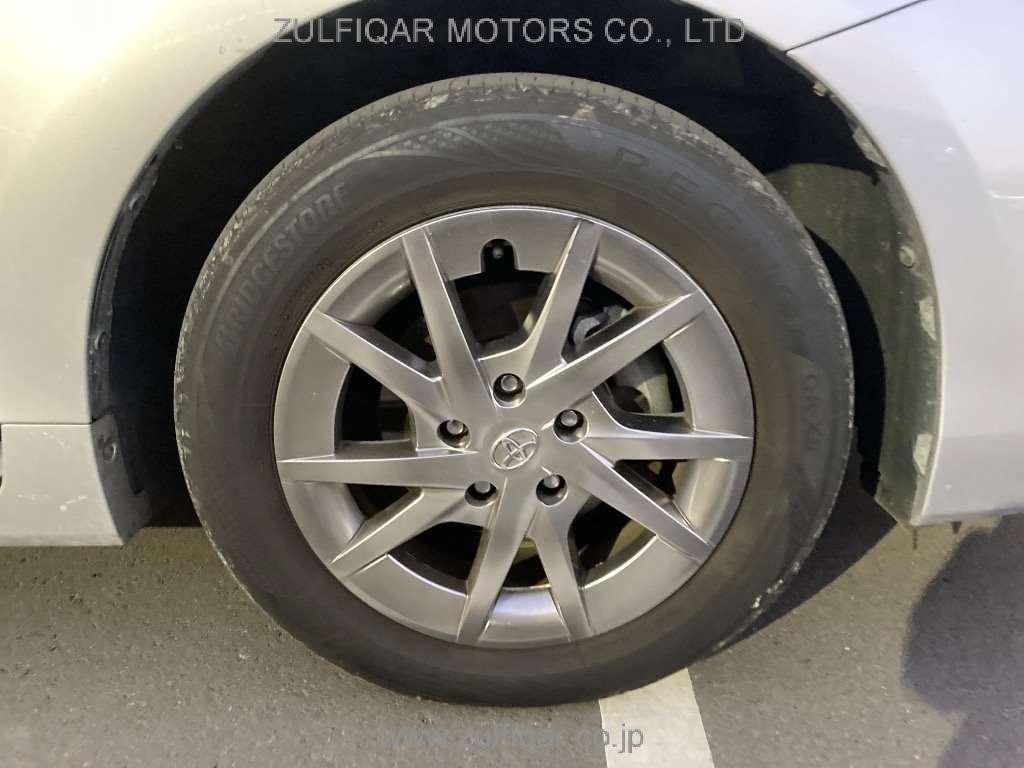 TOYOTA PRIUS ALPHA 2017 Image 10