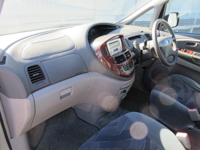 TOYOTA ESTIMA 2000 Image 19