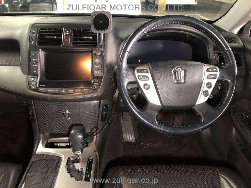 TOYOTA CROWN HYBRID 2011 Image 6