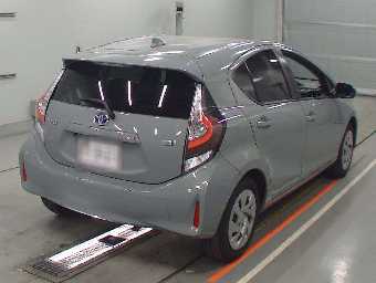 TOYOTA AQUA 2021 Image 2