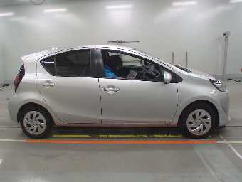 TOYOTA AQUA 2021 Image 3