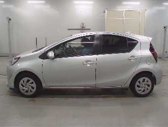 TOYOTA AQUA 2021 Image 4