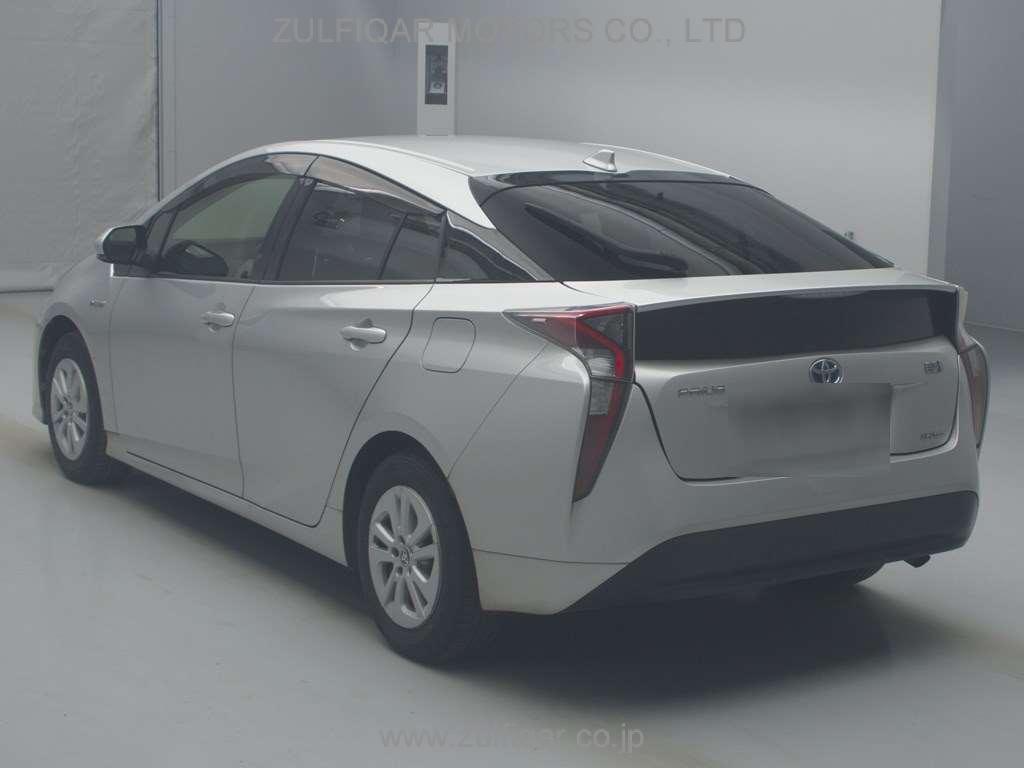 TOYOTA PRIUS 2017 Image 4