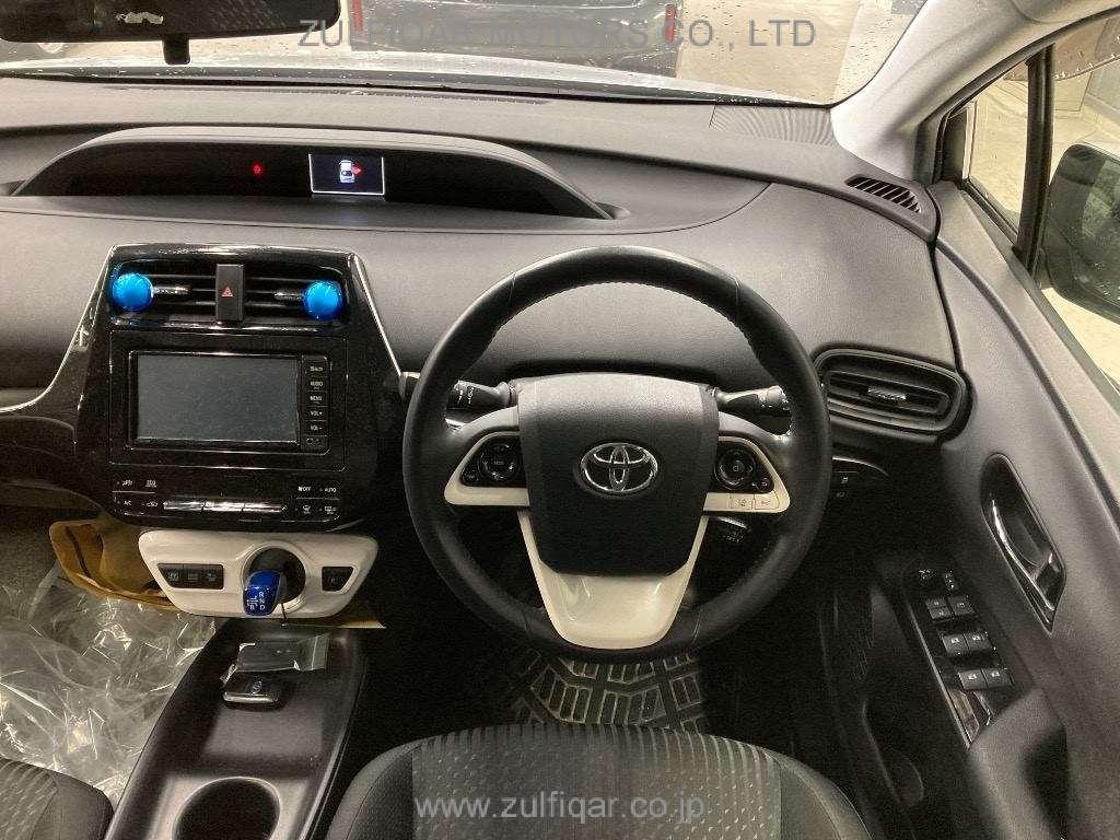 TOYOTA PRIUS 2017 Image 7