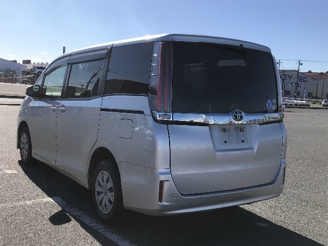 TOYOTA NOAH 2019 Image 21