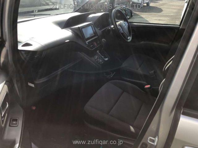 TOYOTA NOAH 2019 Image 9