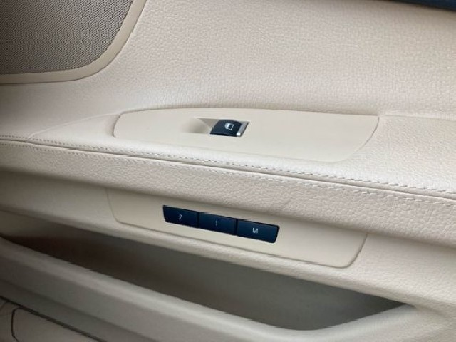BMW 7 SERIES 2014 Image 30