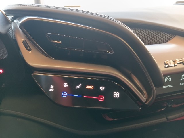 FERRARI SF90 STRADALE 2021 Image 39