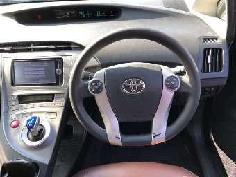 TOYOTA PRIUS 2013 Image 6