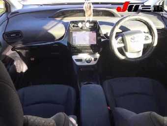 TOYOTA PRIUS 2016 Image 8