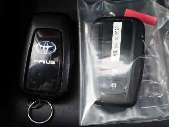 TOYOTA PRIUS 2017 Image 8