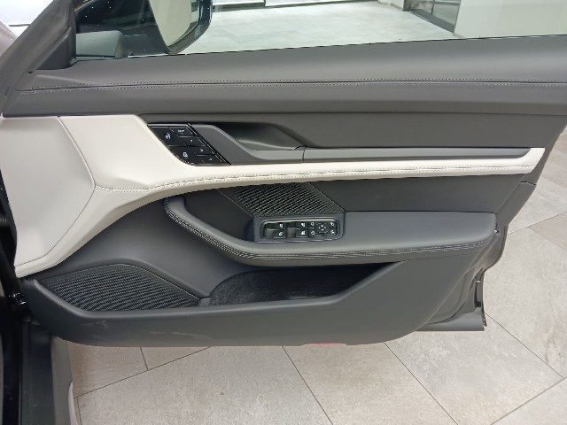 PORSCHE TAYCAN CROSS TURISMO 2023 Image 28