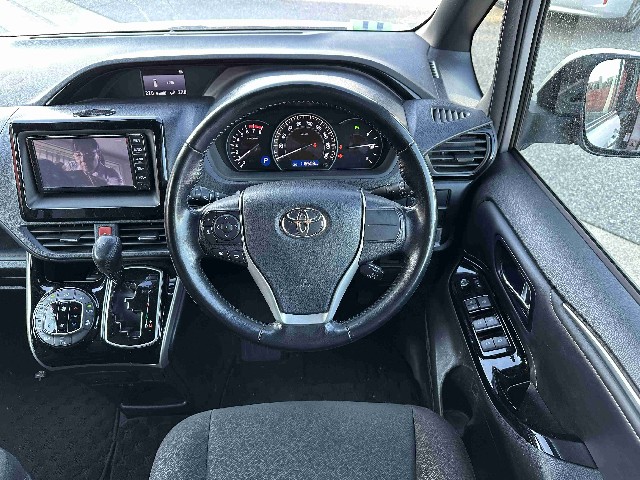 TOYOTA ESQUIRE 2019 Image 19