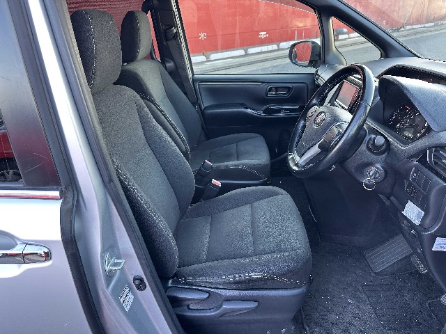 TOYOTA ESQUIRE 2019 Image 20