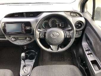 TOYOTA VITZ 2019 Image 6