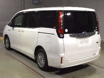 TOYOTA NOAH 2014 Image 4