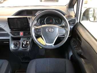 TOYOTA NOAH 2014 Image 6