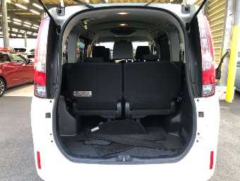 TOYOTA NOAH 2014 Image 8