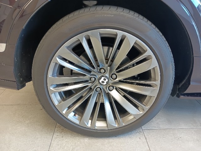 BENTLEY BENTAYGA 2021 Image 21