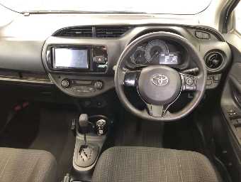 TOYOTA VITZ 2019 Image 6