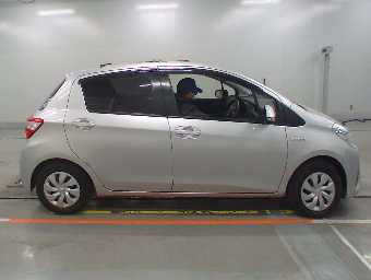 TOYOTA VITZ 2019 Image 3