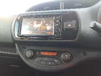 TOYOTA VITZ 2019 Image 9