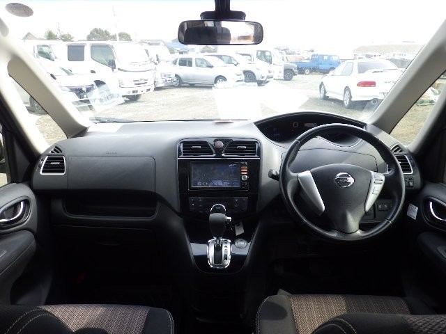 NISSAN SERENA 2014 Image 19