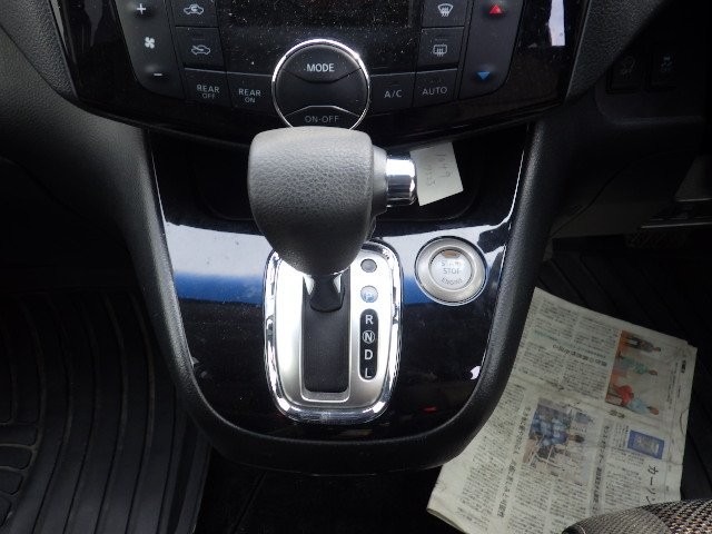 NISSAN SERENA 2014 Image 20