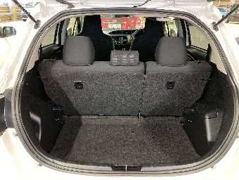 TOYOTA VITZ 2019 Image 9