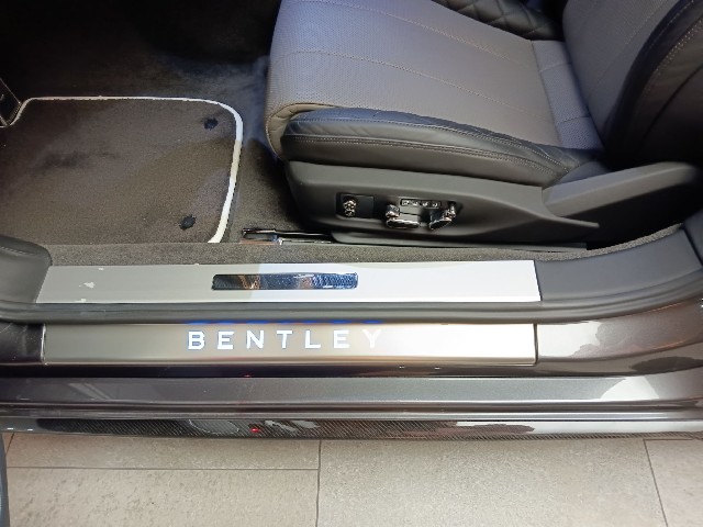 BENTLEY CONTINENTAL 2021 Image 31