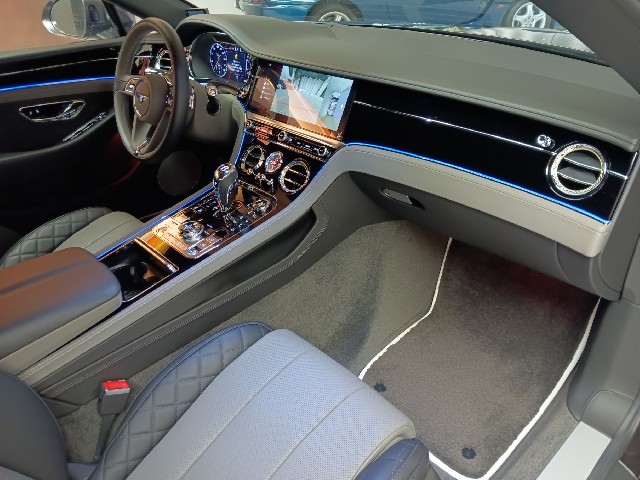 BENTLEY CONTINENTAL 2021 Image 32