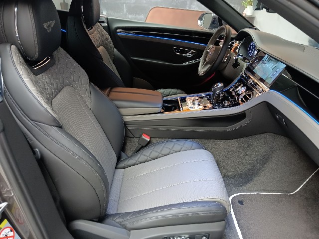 BENTLEY CONTINENTAL 2021 Image 33