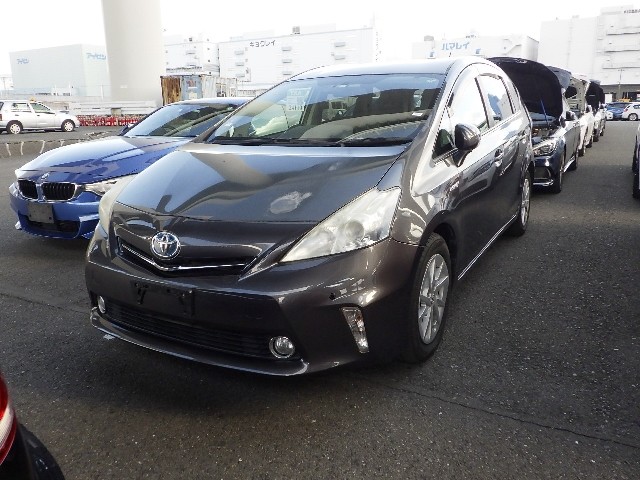 TOYOTA PRIUS ALPHA 2012 Image 19