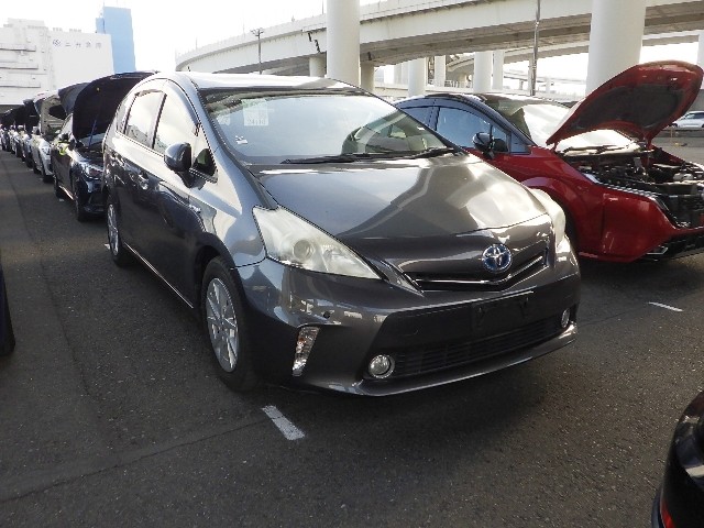 TOYOTA PRIUS ALPHA 2012 Image 20