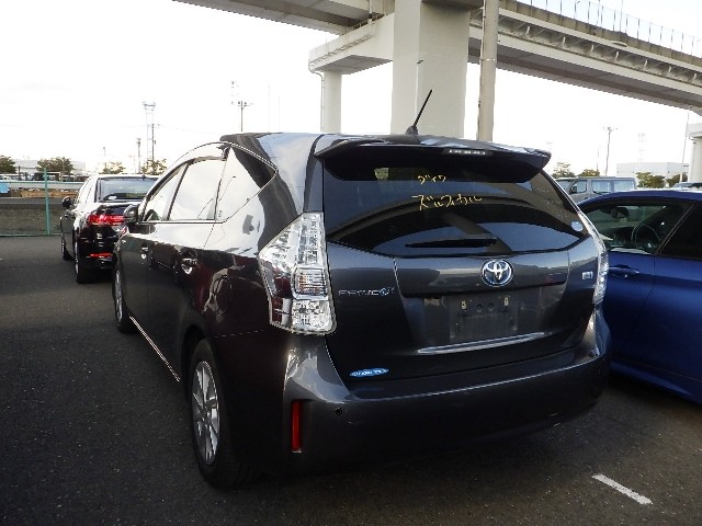 TOYOTA PRIUS ALPHA 2012 Image 21