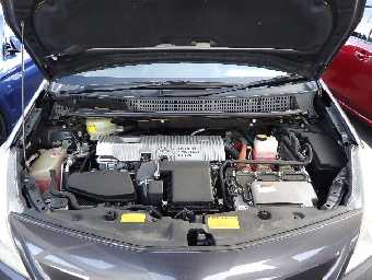 TOYOTA PRIUS ALPHA 2012 Image 6