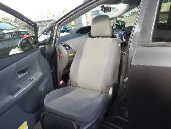 TOYOTA PRIUS ALPHA 2012 Image 11