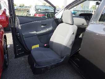 TOYOTA PRIUS ALPHA 2012 Image 12