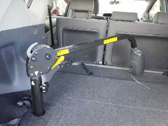 TOYOTA PRIUS ALPHA 2012 Image 15