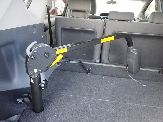 TOYOTA PRIUS ALPHA 2012 Image 33