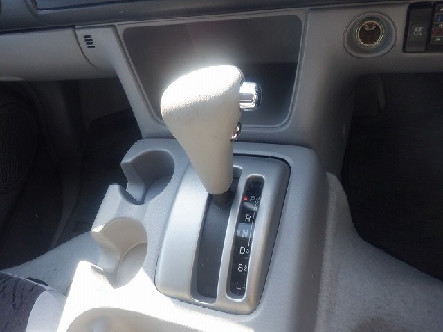 MAZDA BONGO FRIENDEE 2002 Image 19