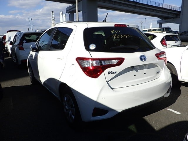 TOYOTA VITZ 2019 Image 19