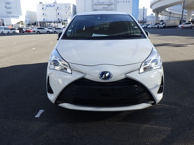 TOYOTA VITZ 2019 Image 21
