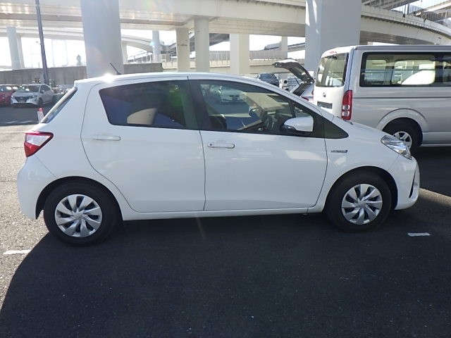 TOYOTA VITZ 2019 Image 23