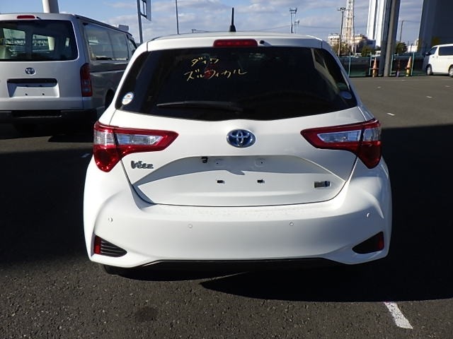 TOYOTA VITZ 2019 Image 24