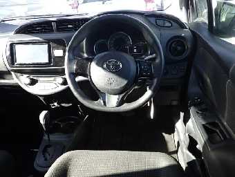 TOYOTA VITZ 2019 Image 12