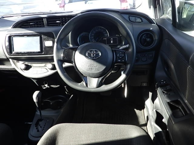 TOYOTA VITZ 2019 Image 28