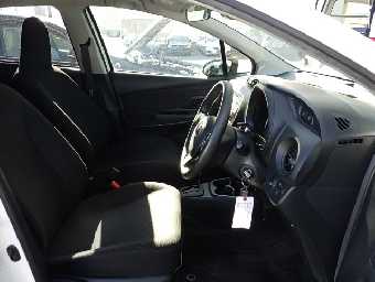 TOYOTA VITZ 2019 Image 13