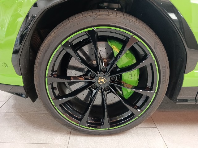 LAMBORGHINI URUS 2021 Image 20
