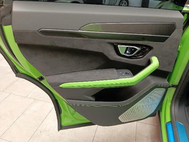 LAMBORGHINI URUS 2021 Image 32